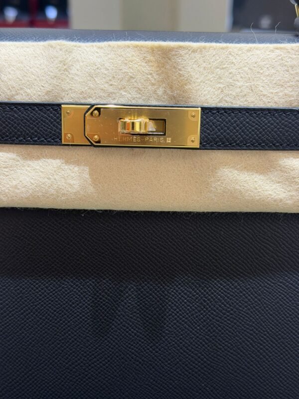 WhatsApp Image 2026-05-20 at 20.37.31 (8) Hermès Kelly 28 sellier veau pellame epsom NUOVA 2026 seriale K color Noir nero con hardware dorato con tutti gli adesivi di protezione