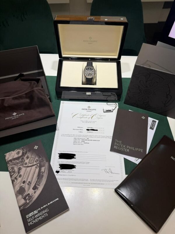 Patek Philippe Aquanaut 40mm NUOVO 2024 Italia full set new clasp - uncut - MAI indossato con documenti