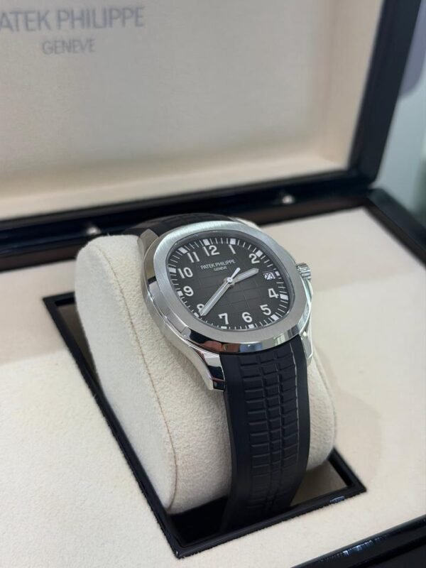 Patek Philippe Aquanaut 40mm NUOVO 2024 Italia full set new clasp - uncut - MAI indossato con documenti