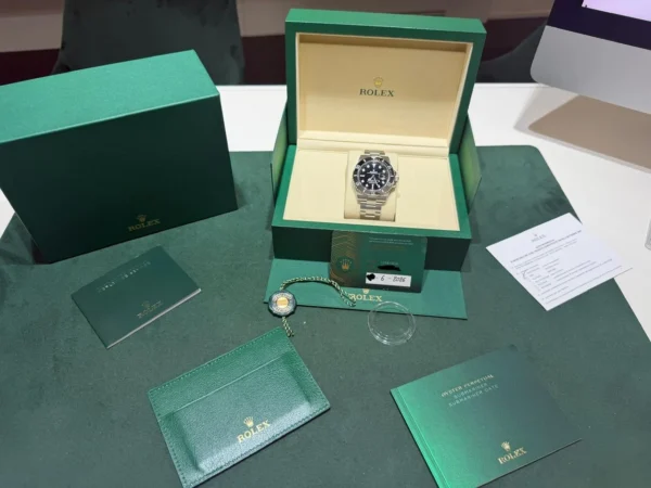 Rolex Submariner Date 41mm NUOVO 2026 Giugno Italia full set con documenti e scatola Rolex