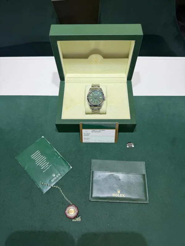 Rolex Milgauss vetro verde del 2008 quadrante nero full set top condition con documenti scatola