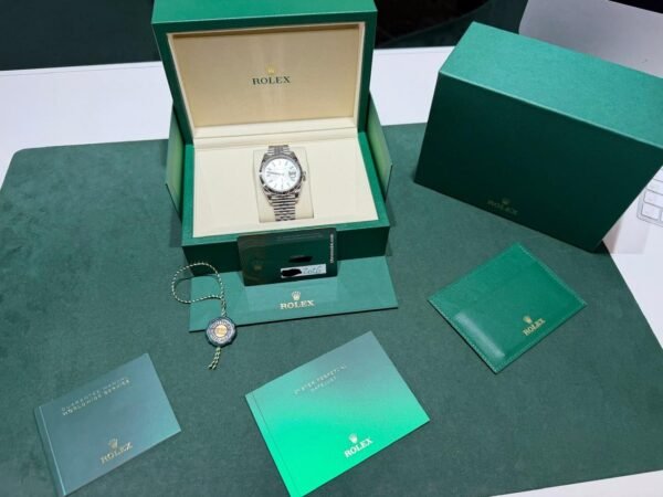 IMG_3646 Rolex Datejust 41 41mm grigio argentè NUOVO del 2026 jubilee full set con documenti scatola