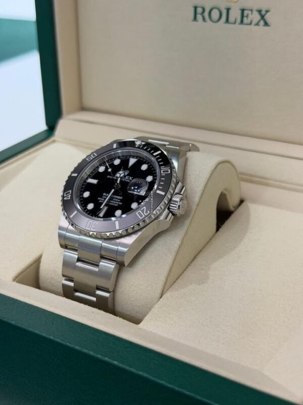 Rolex Submariner Date 41mm NUOVO 2026 Giugno Italia full set con documenti e scatola Rolex