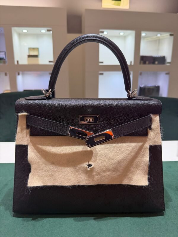WhatsApp Image 2026-05-20 at 11.02.23 (4) Hermès Kelly 28 sellier veau pellame epsom second hand del 2017 color Noir nero con hardware palladio full set excellent condition