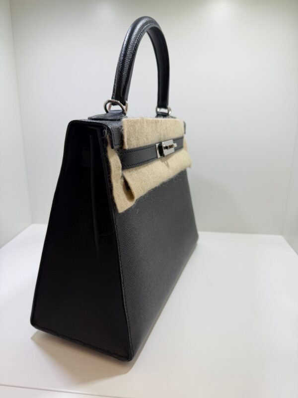 WhatsApp Image 2026-05-20 at 11.02.24 (4) Hermès Kelly 28 sellier veau pellame epsom second hand del 2017 color Noir nero con hardware palladio full set excellent condition