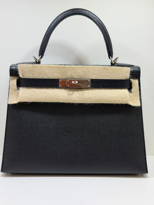 WhatsApp Image 2026-05-20 at 11.02.24 (5) Hermès Kelly 28 sellier veau pellame epsom second hand del 2017 color Noir nero con hardware palladio full set excellent condition