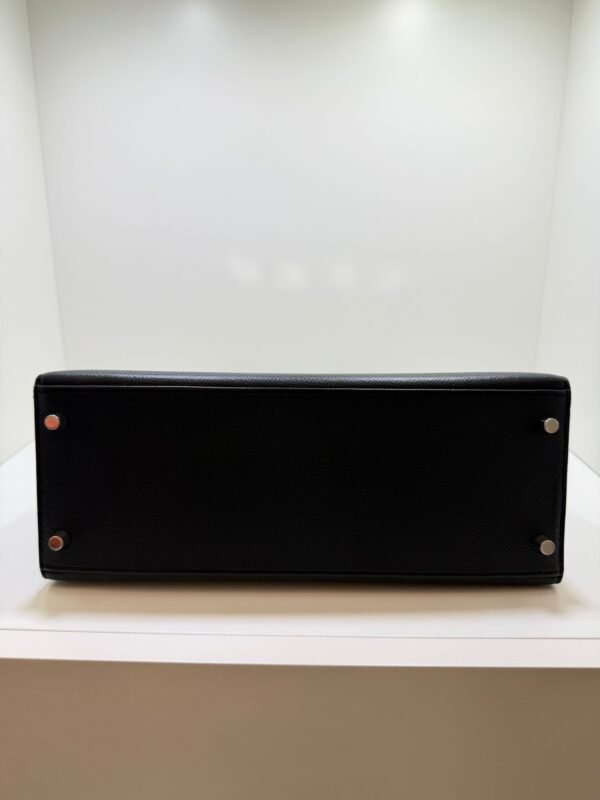 WhatsApp Image 2026-05-20 at 11.02.25 Hermès Kelly 28 sellier veau pellame epsom second hand del 2017 color Noir nero con hardware palladio full set excellent condition