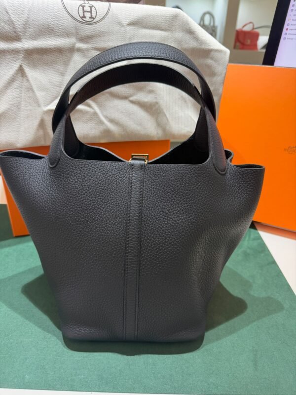 WhatsApp Image 2026-06-10 at 10.21.53 (2) Hermès Picotin Lock 22 nuova Noir del 2025
