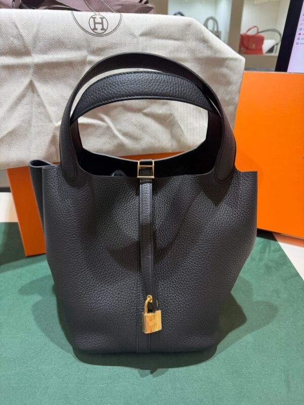 WhatsApp Image 2026-06-10 at 10.21.54 (2) Hermès Picotin Lock 22 nuova Noir del 2025