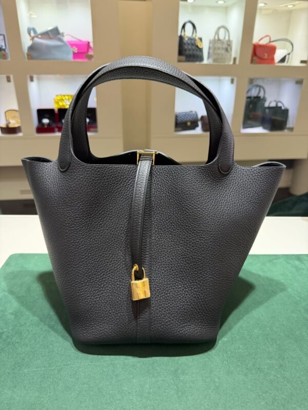 WhatsApp Image 2026-06-10 at 10.21.54 (3) Hermès Picotin Lock 22 nuova Noir del 2025