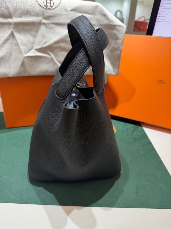 WhatsApp Image 2026-06-10 at 10.21.54 (4) Hermès Picotin Lock 22 nuova Noir del 2025