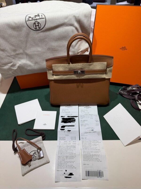 WhatsApp Image 2026-06-10 at 10.41.59 Hermès Birkin 25 retourne veau togo colore GOLD