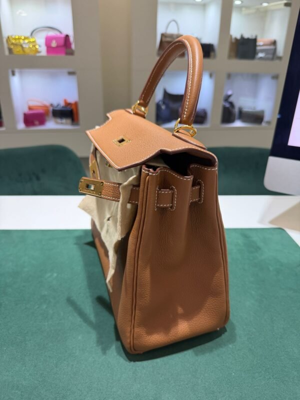 Herm&egrave;s Kelly 28 retourne NUOVA 2026 seriale G color gold (marrone) pellame Togo con hardware dorato