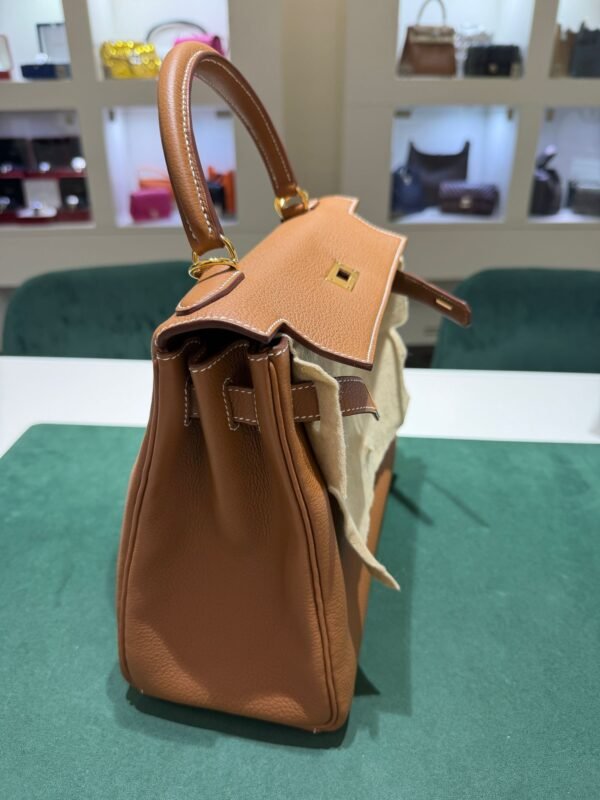 Herm&egrave;s Kelly 28 retourne NUOVA 2026 seriale G color gold (marrone) pellame Togo con hardware dorato