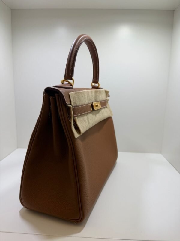 Herm&egrave;s Kelly 28 retourne NUOVA 2026 seriale G color gold (marrone) pellame Togo con hardware dorato