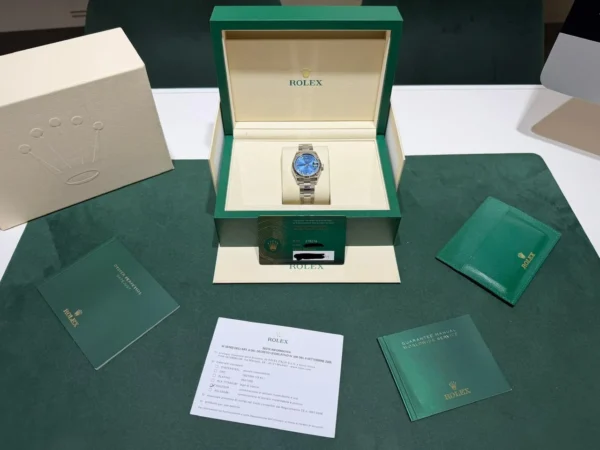 IMG_3391 Rolex Datejust 31 NUOVO 2024 oyster quadrante blu ghiera in oro full set con documenti e scatola