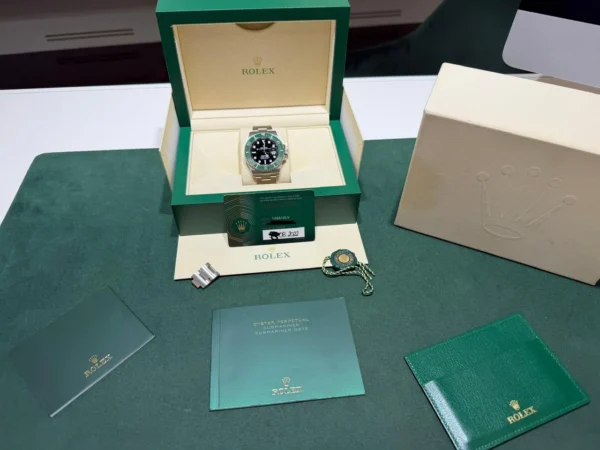 Rolex Submariner Date Starbucks del 2022 Italia full set excellent condition con documenti
