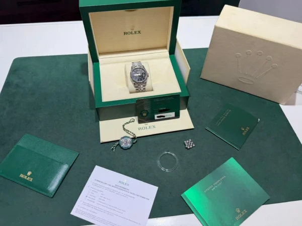 Rolex Datejust 36 36mm quadrante nero del 2021 Italia Jubilee full set top condition con documenti