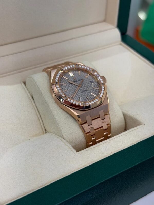 Audemars Piguet Royal Oak Lady 37mm rose gold del 2020 NUOVO mai indossato diamond bezel full set con documenti