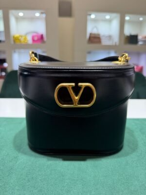 WhatsApp Image 2026-07-01 at 17.17.47 Valentino Garavani Mini Crossbody Bag VLogo Moon secchiello excellent condition con tracolla hardware dorato.