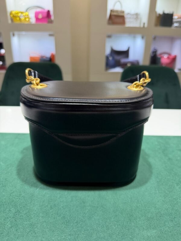 WhatsApp Image 2026-07-01 at 17.17.49 (1) Valentino Garavani Mini Crossbody Bag VLogo Moon secchiello excellent condition con tracolla hardware dorato.