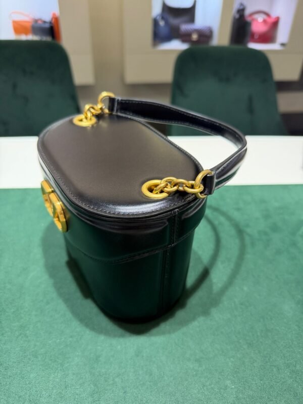 WhatsApp Image 2026-07-01 at 17.17.49 Valentino Garavani Mini Crossbody Bag VLogo Moon secchiello excellent condition con tracolla hardware dorato.
