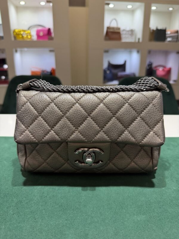 WhatsApp Image 2026-07-01 at 17.18.27 (1) Chanel Classic Flap Mini rectangular 20 – Caviar Metallizzato Grigio Scuro – Hardware Ruthenium del 2017