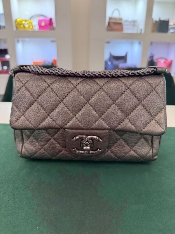 WhatsApp Image 2026-07-01 at 17.18.27 (2) Chanel Classic Flap Mini rectangular 20 – Caviar Metallizzato Grigio Scuro – Hardware Ruthenium del 2017