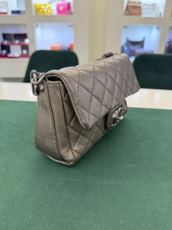 WhatsApp Image 2026-07-01 at 17.18.28 (1) Chanel Classic Flap Mini rectangular 20 – Caviar Metallizzato Grigio Scuro – Hardware Ruthenium del 2017