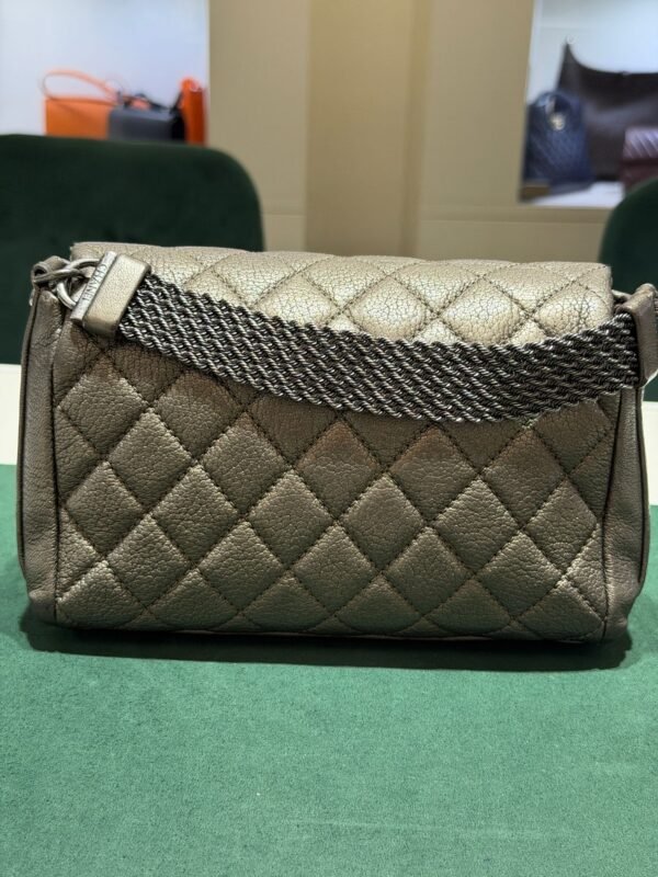 WhatsApp Image 2026-07-01 at 17.18.29 (2) Chanel Classic Flap Mini rectangular 20 – Caviar Metallizzato Grigio Scuro – Hardware Ruthenium del 2017