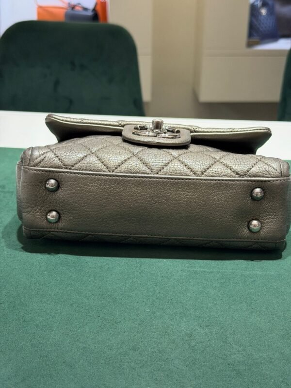 WhatsApp Image 2026-07-01 at 17.18.29 Chanel Classic Flap Mini rectangular 20 – Caviar Metallizzato Grigio Scuro – Hardware Ruthenium del 2017