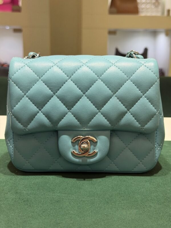 Chanel Classic Flap Mini 17 – Lambskin Bleu Clair carta da zucchero – Hardware Argento