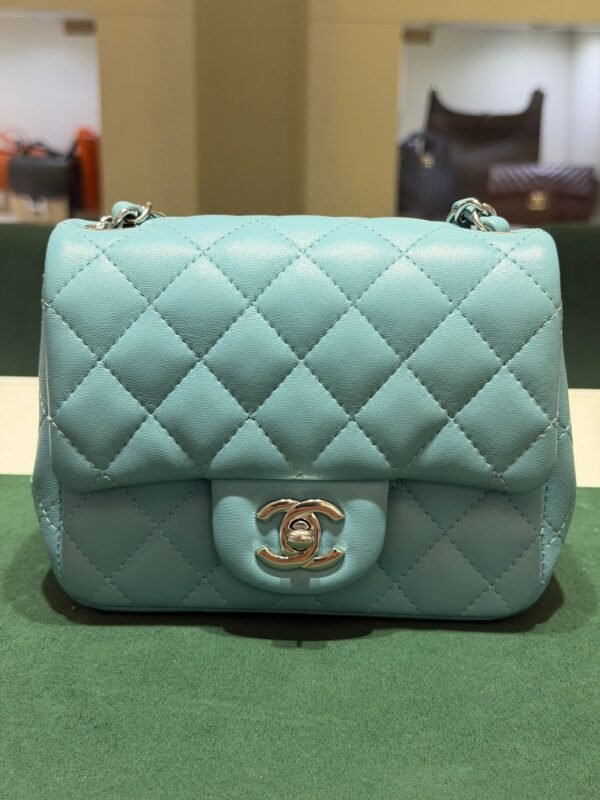 Chanel Classic Flap Mini 17 – Lambskin Bleu Clair carta da zucchero – Hardware Argento