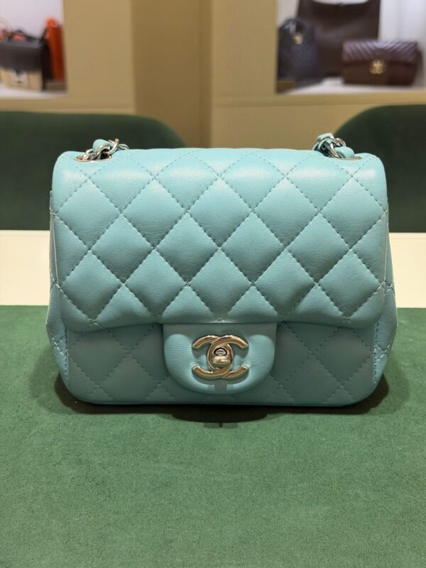 Chanel Classic Flap Mini 17 – Lambskin Bleu Clair carta da zucchero – Hardware Argento