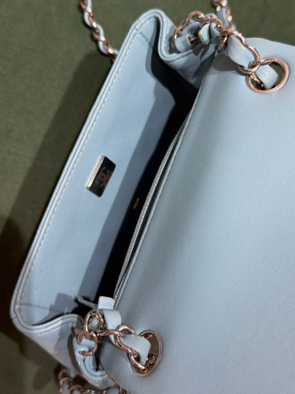 Chanel Classic Flap Mini 17 – Lambskin Bleu Clair carta da zucchero – Hardware Argento