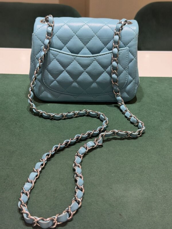 Chanel Classic Flap Mini 17 – Lambskin Bleu Clair carta da zucchero – Hardware Argento