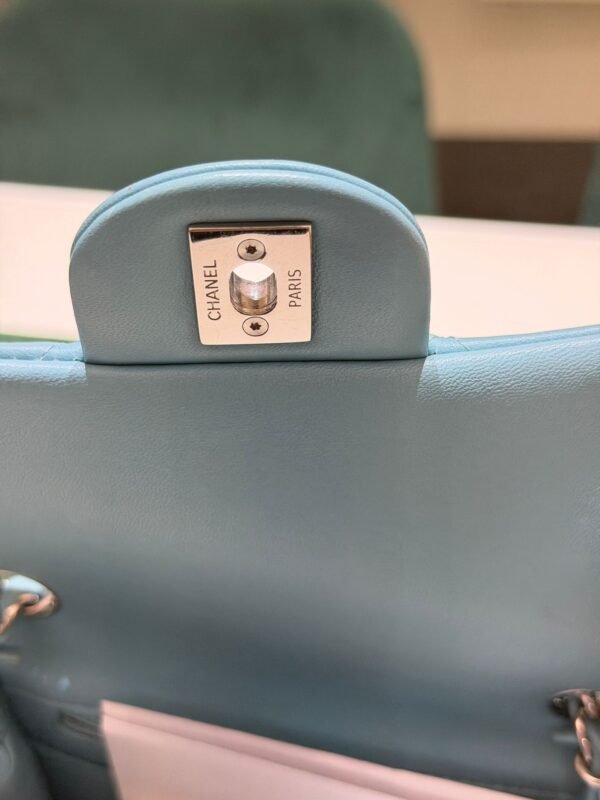 Chanel Classic Flap Mini 17 – Lambskin Bleu Clair carta da zucchero – Hardware Argento
