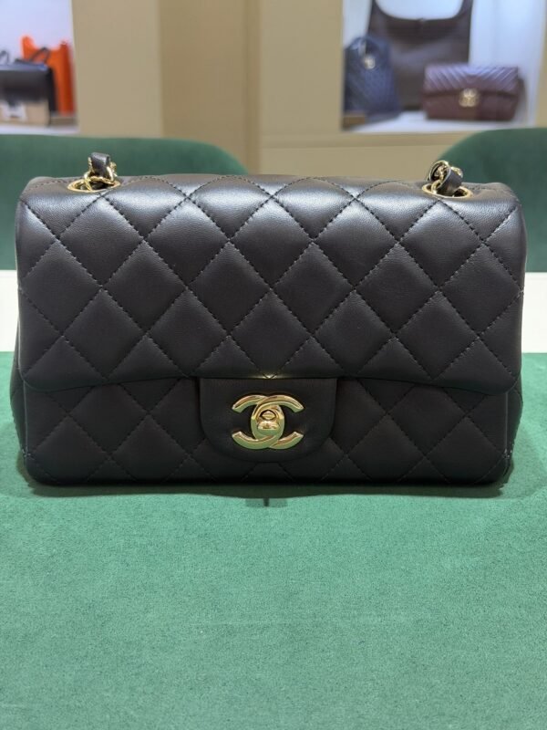 Modello: Chanel Classic Flap Mini Rectangular nera del 2024 hardware