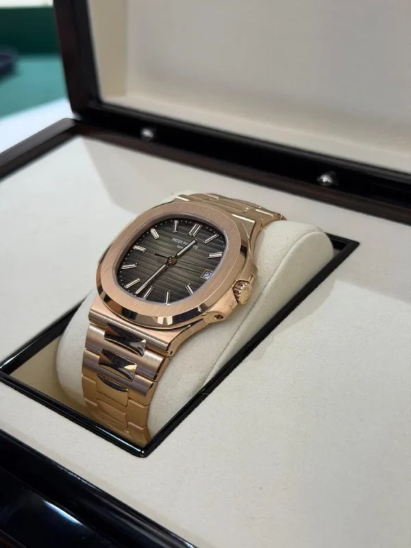 Patek Philippe Nautilus rose gold del 2021 chocolate bown full set excellent condition con documenti