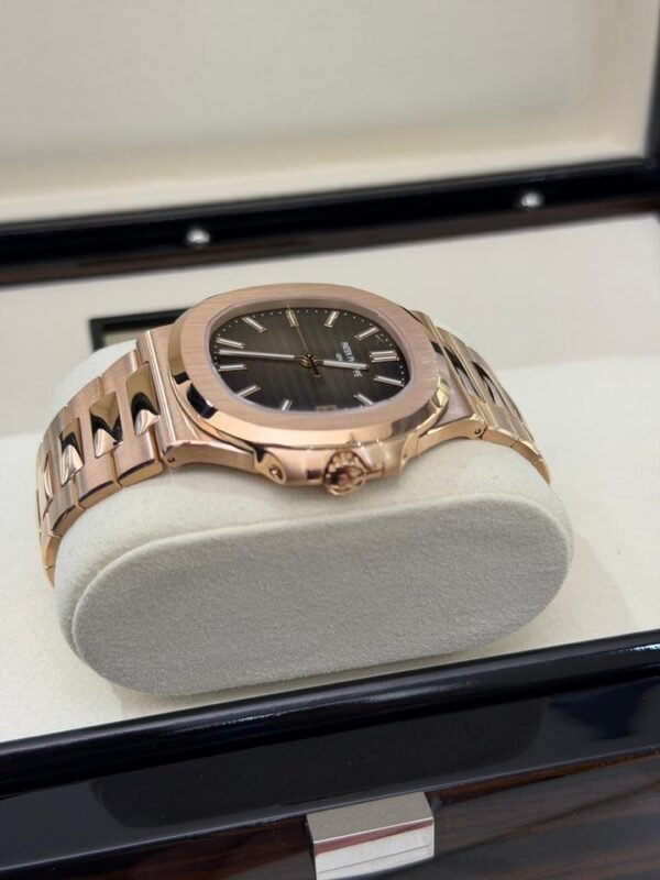 Patek Philippe Nautilus rose gold del 2021 chocolate bown full set excellent condition con documenti