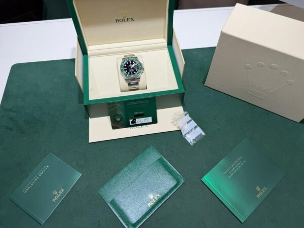 Rolex Submariner Date Starbucks del 2022 Italia full set excellent condition con documenti