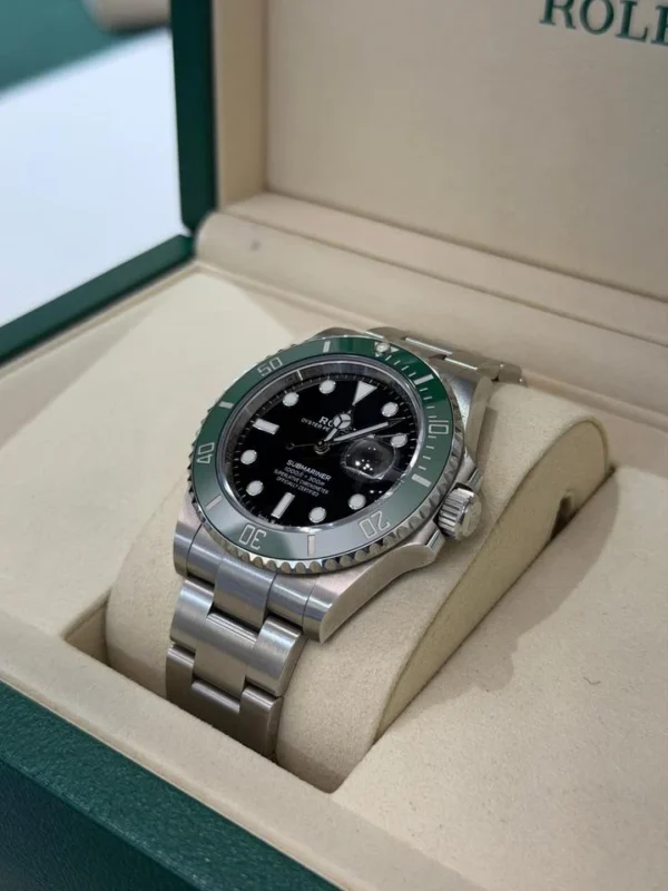 Rolex Submariner Date Starbucks del 2022 Italia full set excellent condition con documenti