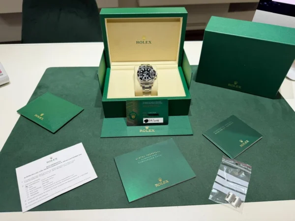 Rolex Submariner Date 41mm NUOVO 2026 Luglio Italia full set con documenti e scatola Rolex
