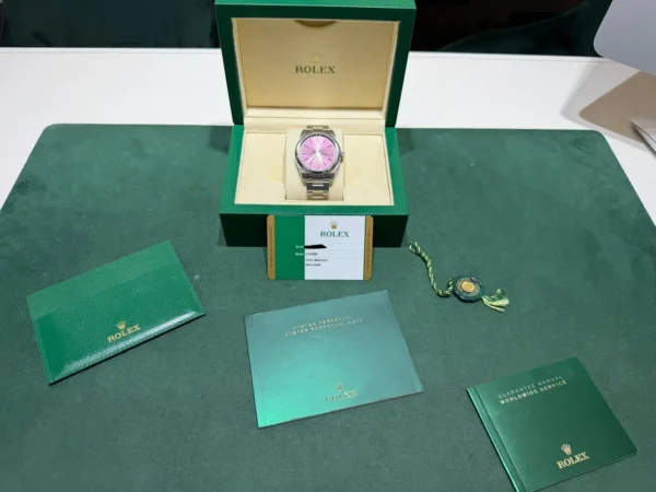 Rolex Oyster Perpetual 39 prugna red grape del 2018 Italia full set top condition con documenti