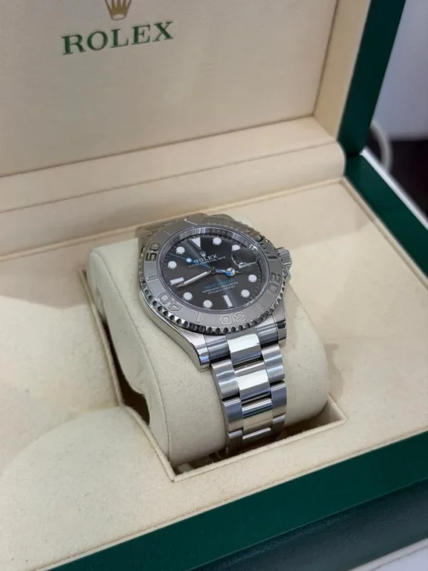 Rolex Yacht-Master 40 del 2024 Italia platino quadrante rhodium ardesia full set excellent