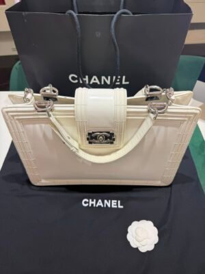 WhatsApp Image 2026-08-13 at 12.09.13 (2) Chanel Boy tote bag del 2012 con card Chanel sacchetto e dustbag Chanel