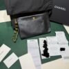 Chanel O-Shape Clutch Nera in Pelle con Hardware Dorato del 2025