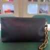 Chanel O-Shape Clutch Nera in Pelle con Hardware Dorato del 2025