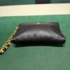Chanel O-Shape Clutch Nera in Pelle con Hardware Dorato del 2025
