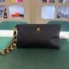 Chanel O-Shape Clutch Nera in Pelle con Hardware Dorato del 2025